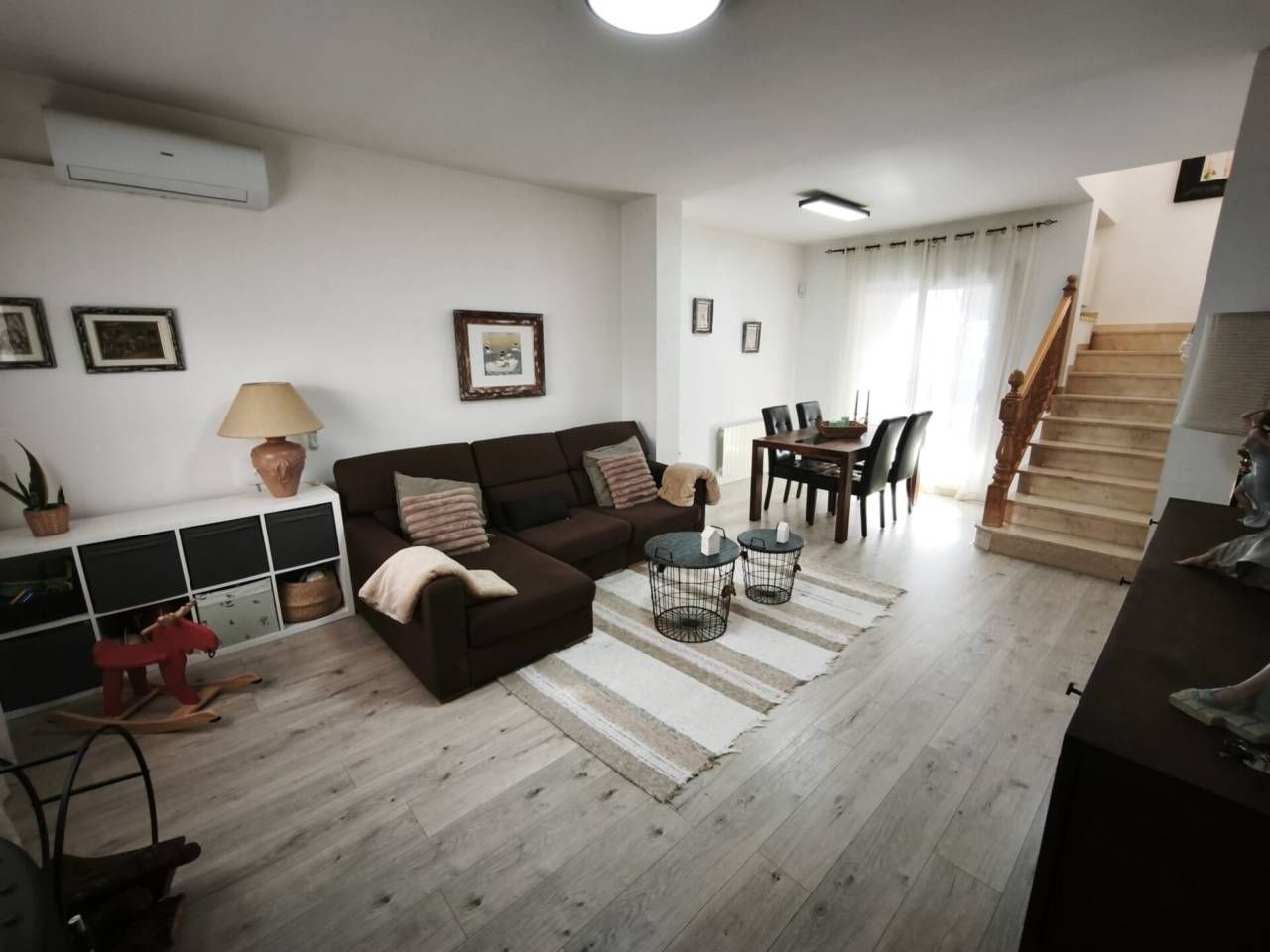 Sala d'estar de Casa o xalet en venda en Santa Coloma de Gramenet amb Aire condicionat, Jardí privat i Parquet