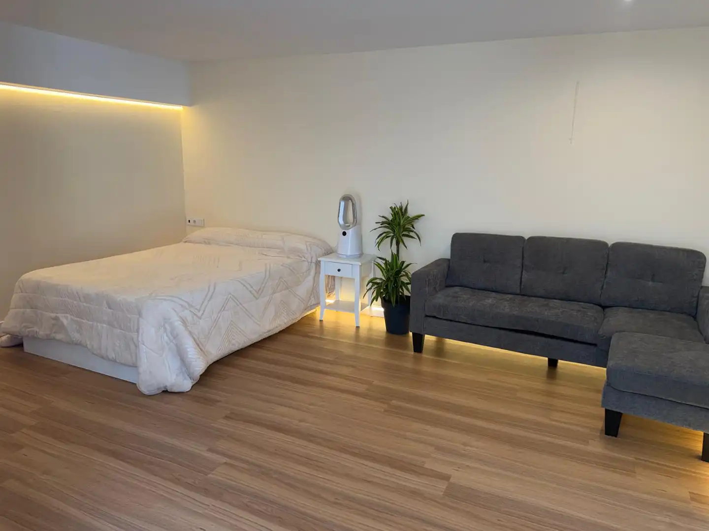 Dormitori de Casa o xalet en venda en Vigo  amb Aire condicionat, Calefacció i Terrassa