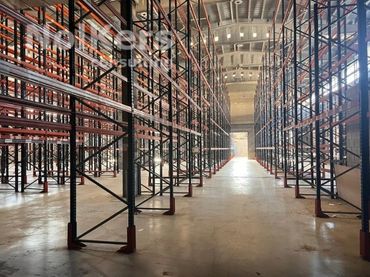 Nave industrielle avec ascenseur à louer à Vinyets - Molí Vell