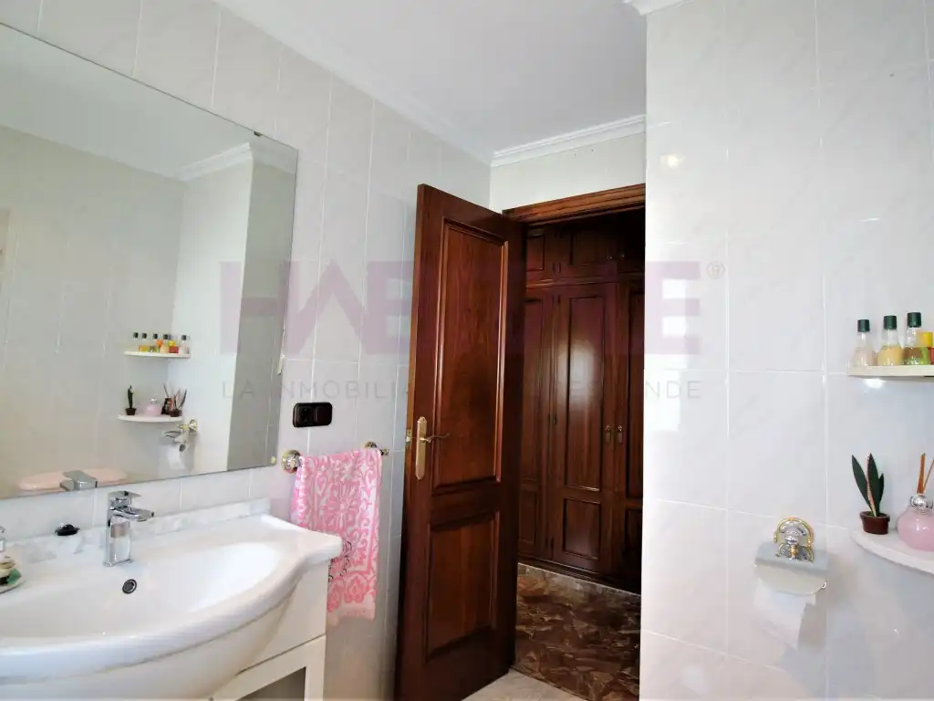 Baño de Casa o chalet en venta en Chiva con Aire acondicionado, Calefacción y Amueblado