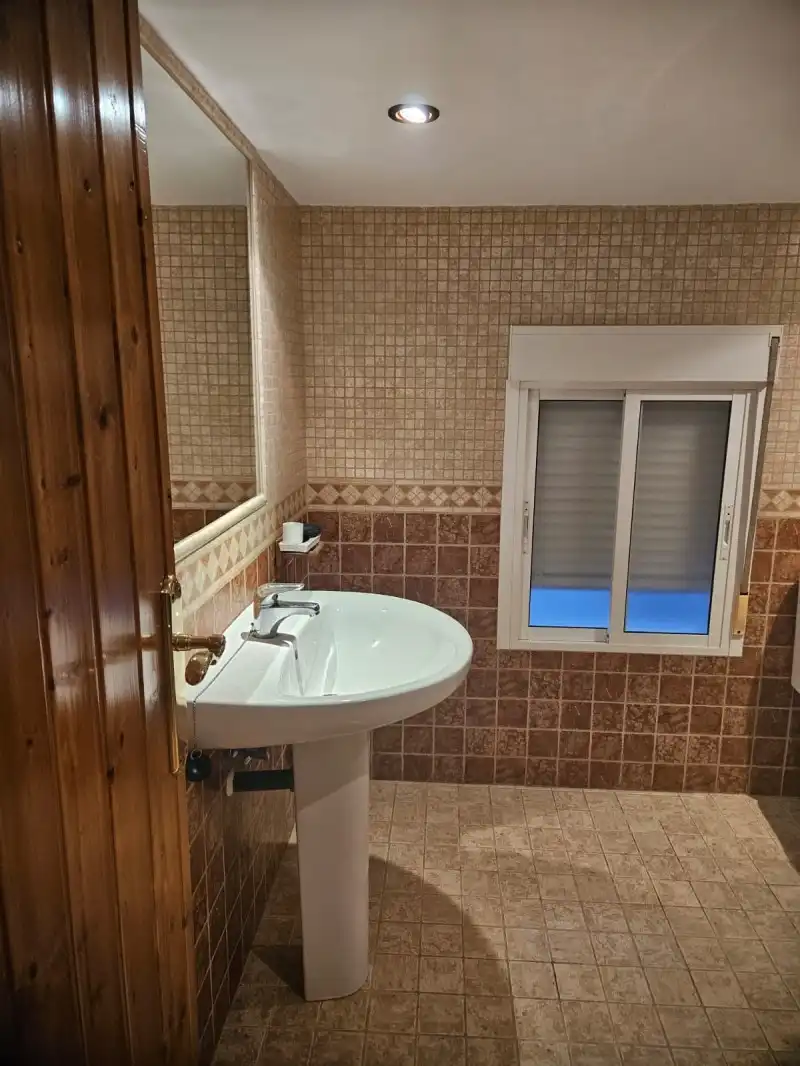 Badezimmer von Maisonette zum Verkauf in Casar de Cáceres mit Klimaanlage, Heizung und Privatgarten