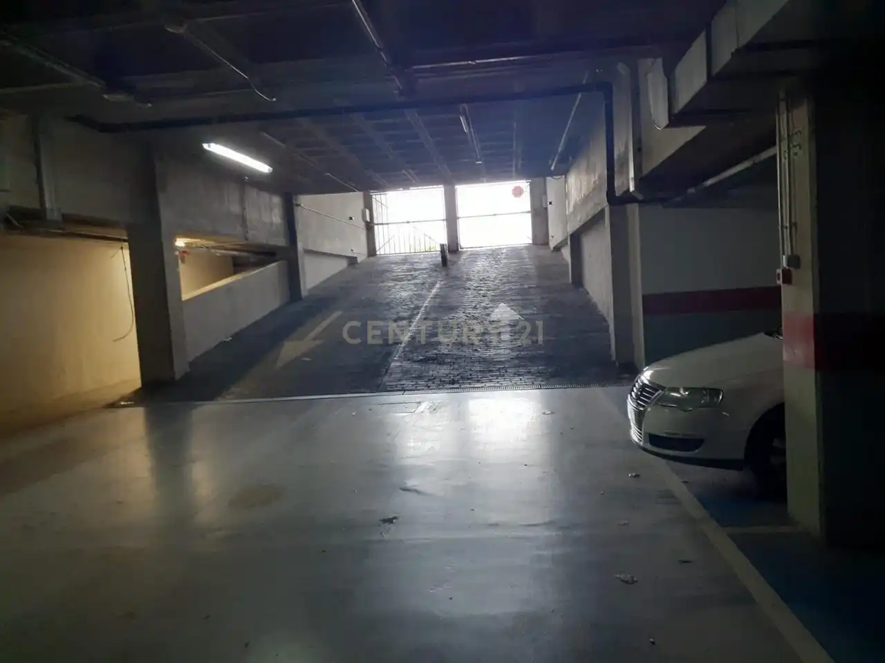 Parking of Commercial properties for sale in Manises