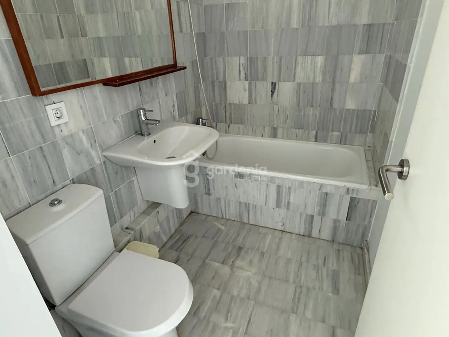 Baño de Piso de alquiler en Gelves con Aire acondicionado y Trastero