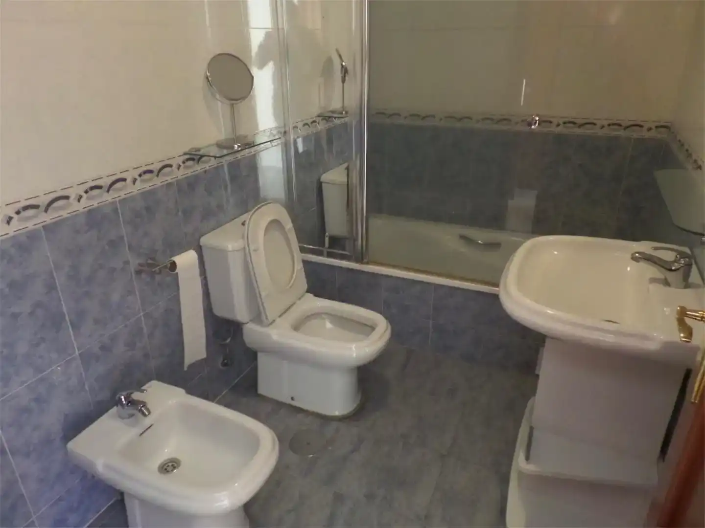 Bany de Casa adosada en venda en Estepona amb Aire condicionat, Piscina i Balcó