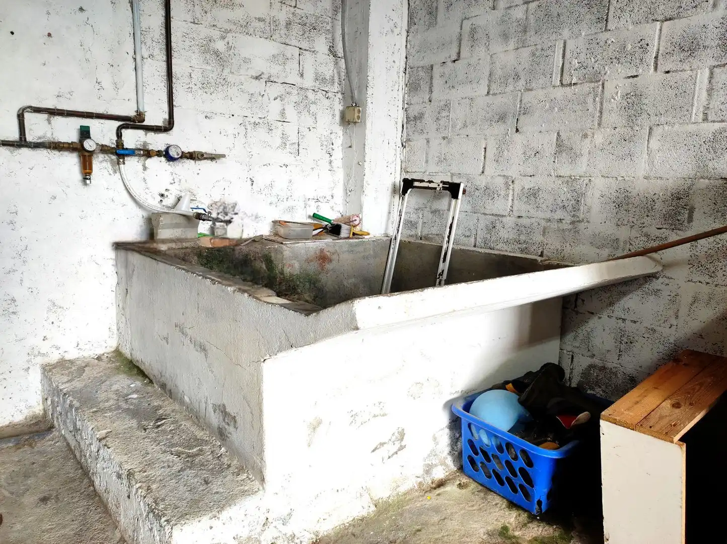 Bany de Casa o xalet en venda en Carral amb Jardí privat, Terrassa i Moblat