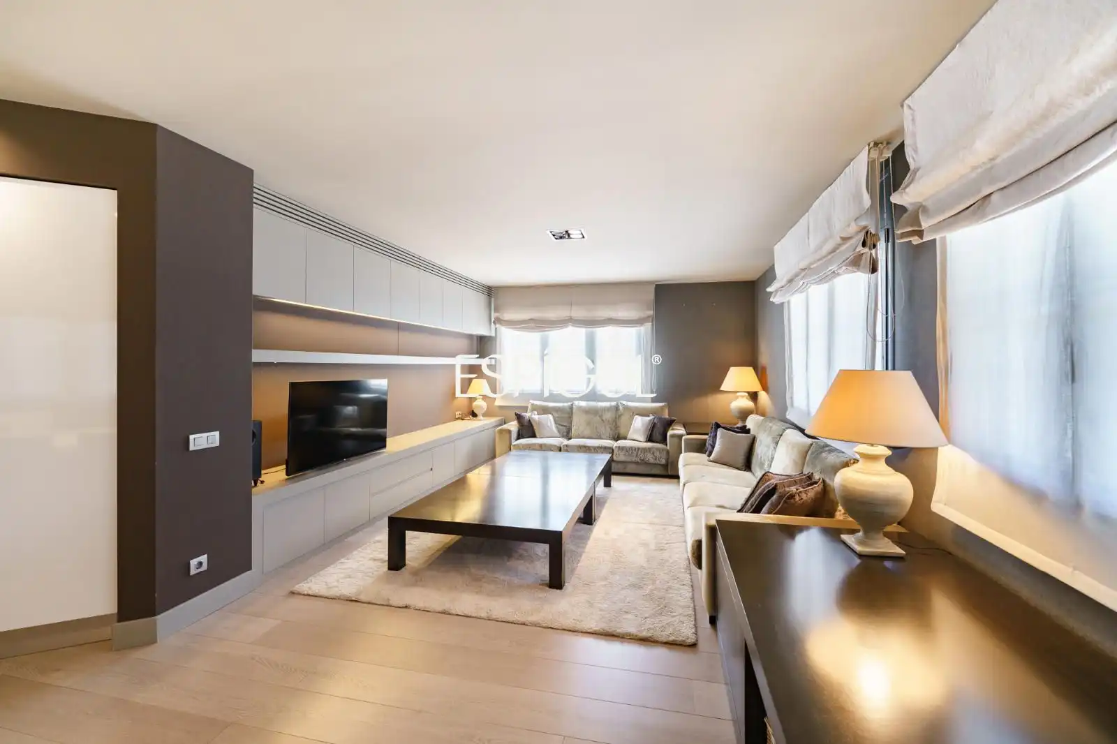 Living room of Flat for rent in Sant Cugat del Vallès  with Air Conditioner, Heating and Parquet flooring
