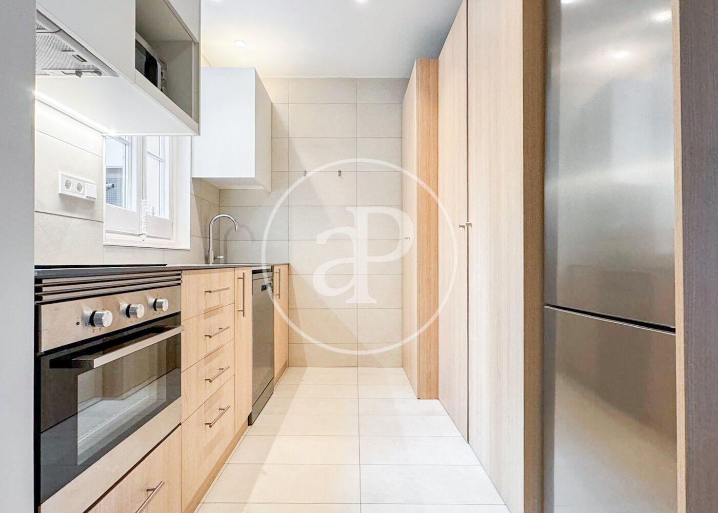 Cuina de Pis de lloguer en  Barcelona Capital amb Aire condicionat, Calefacció i Moblat