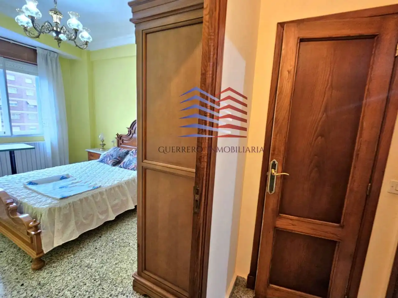 Dormitori de Apartament de lloguer en Ourense Capital  amb Calefacció, Terrassa i Traster