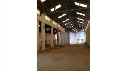 Nave industrial de unos 2000m2, la nave da a dos calles, con una puerta de acceso para camiones, dentro de la nave dispone de un m, image 3