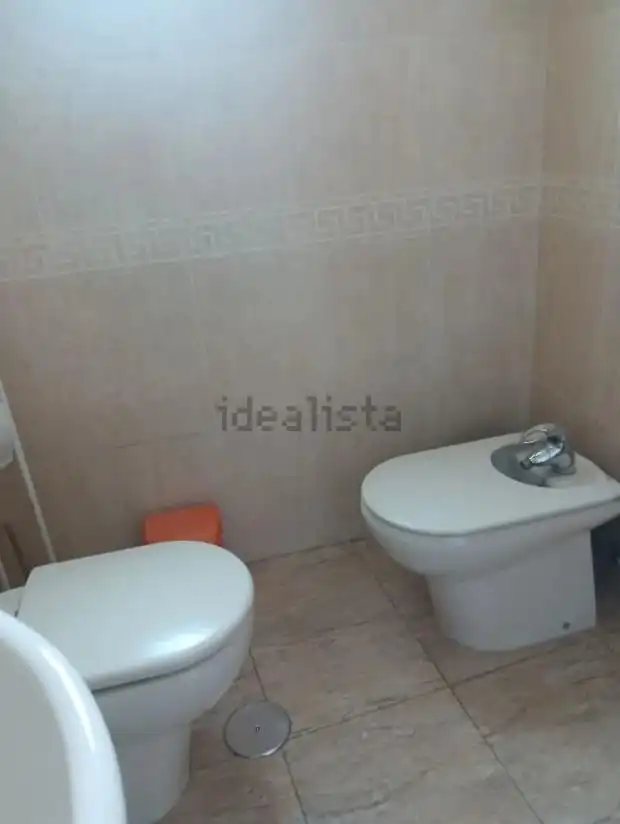 Bany de Pis de lloguer en Almería amb Terrassa i Moblat