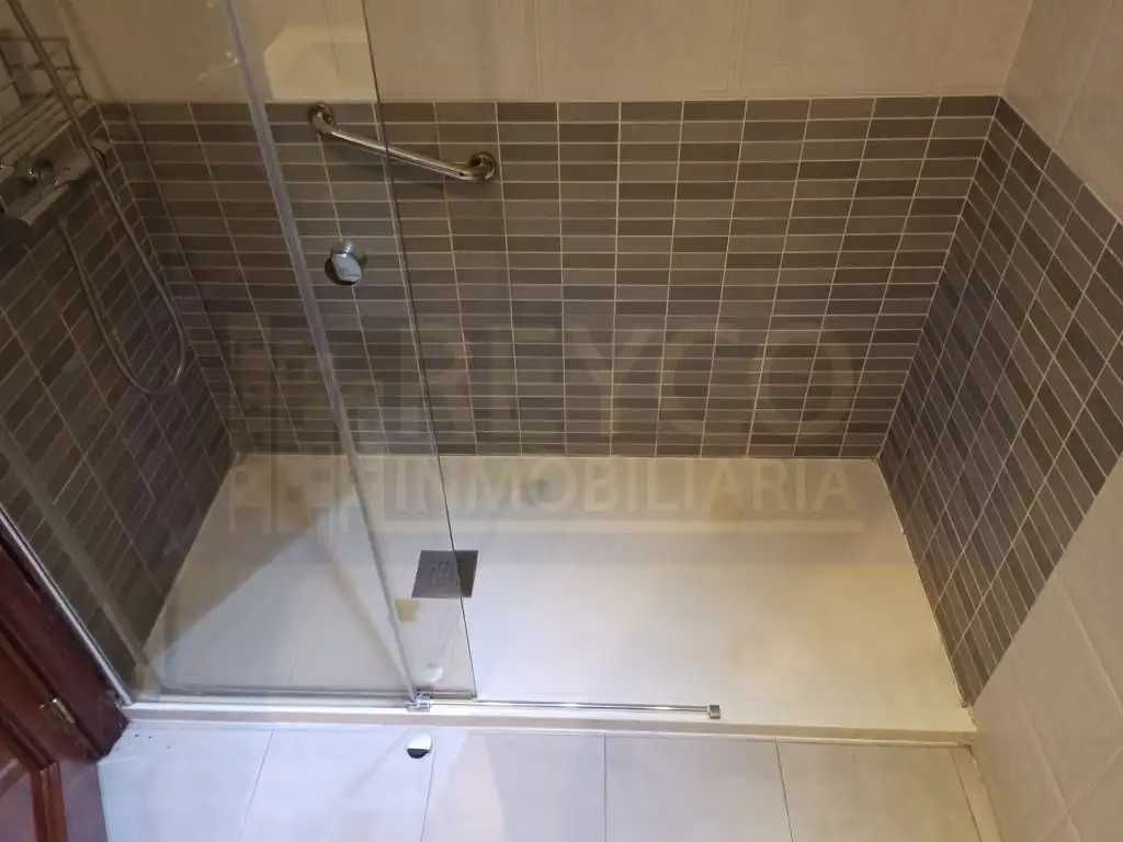 Bathroom of Flat for sale in Badarán
