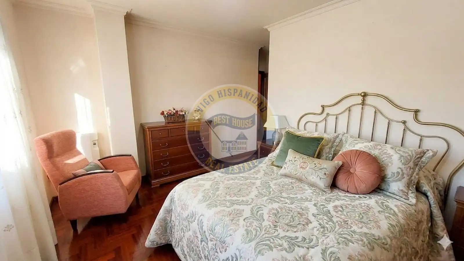 Habitación de Piso en venta en Vigo  con Calefacción, Parquet y Trastero