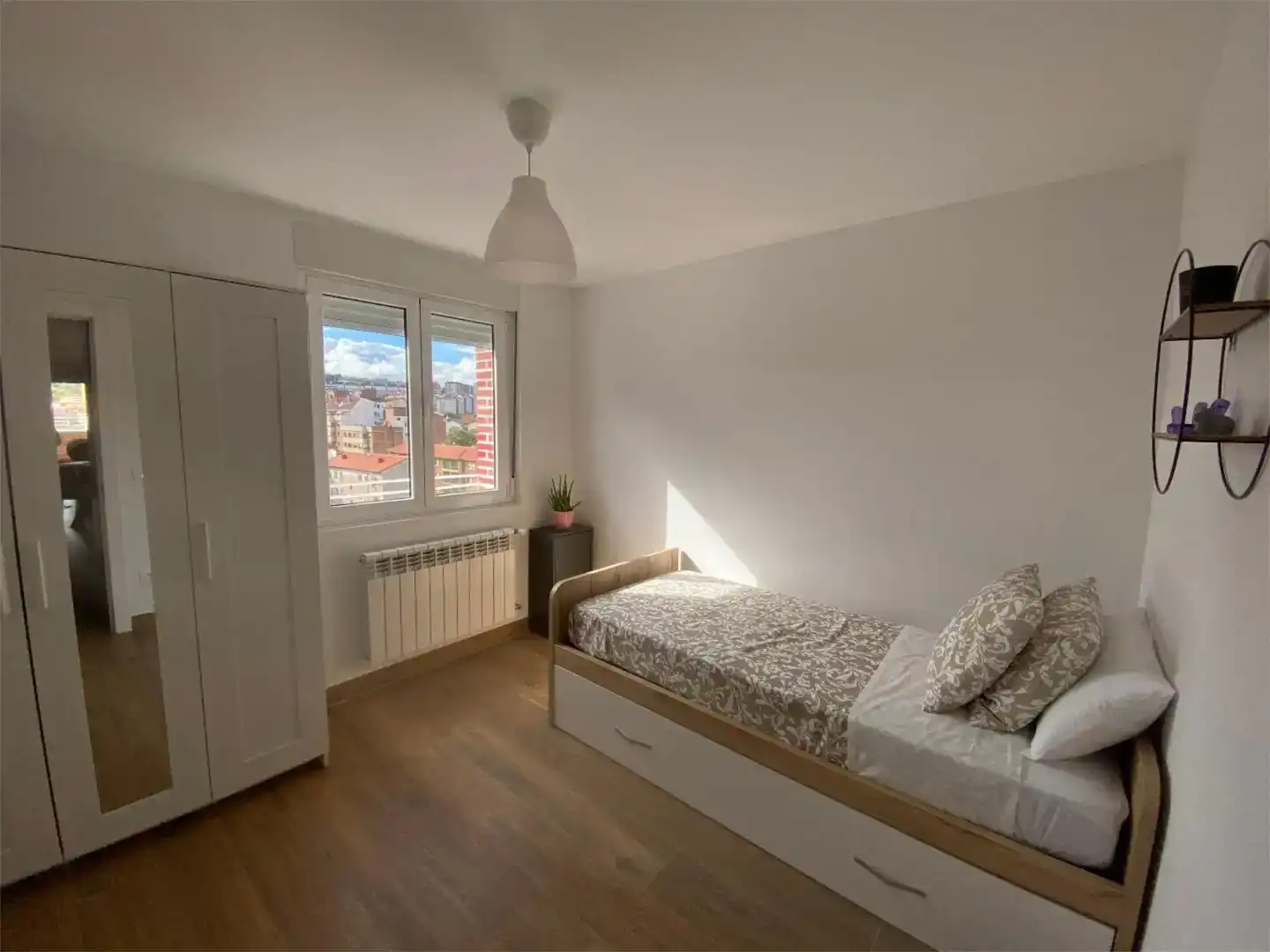 Schlafzimmer von Dachboden zur Miete in Oviedo 