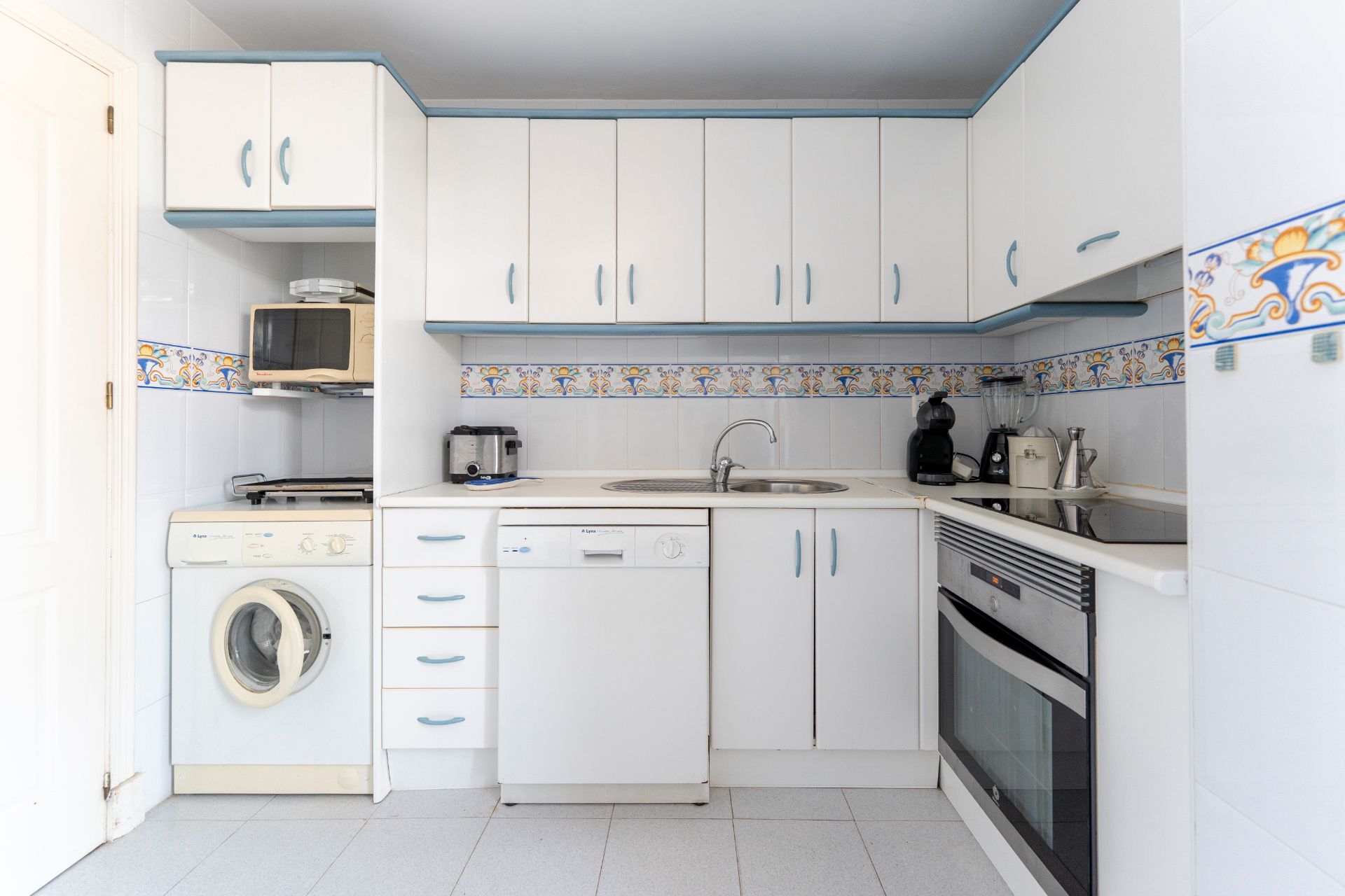 Cuina de Pis en venda en Estepona amb Aire condicionat, Jardí privat i Terrassa