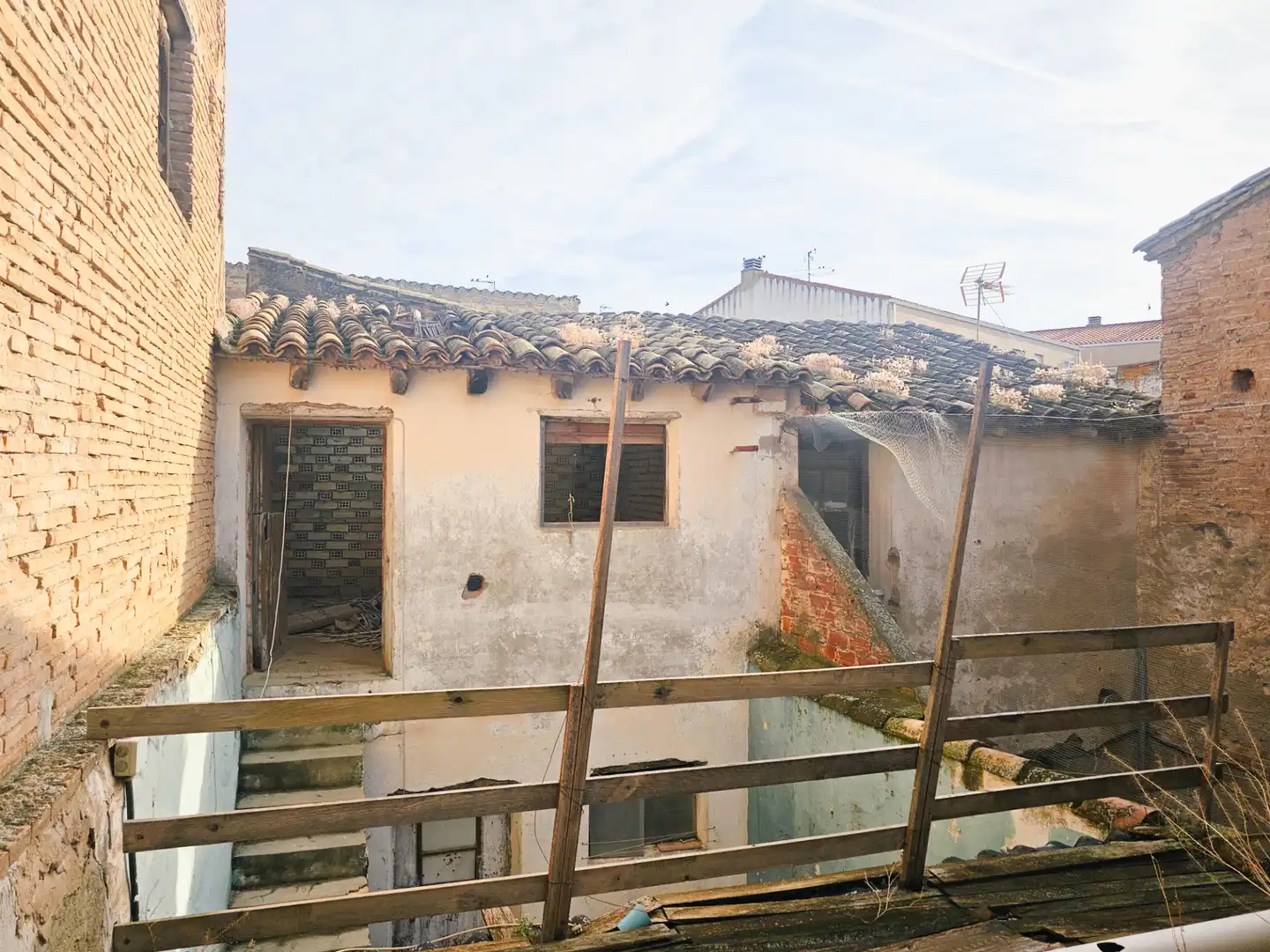 Vista exterior de Casa o xalet en venda en Alagón amb Terrassa i Balcó