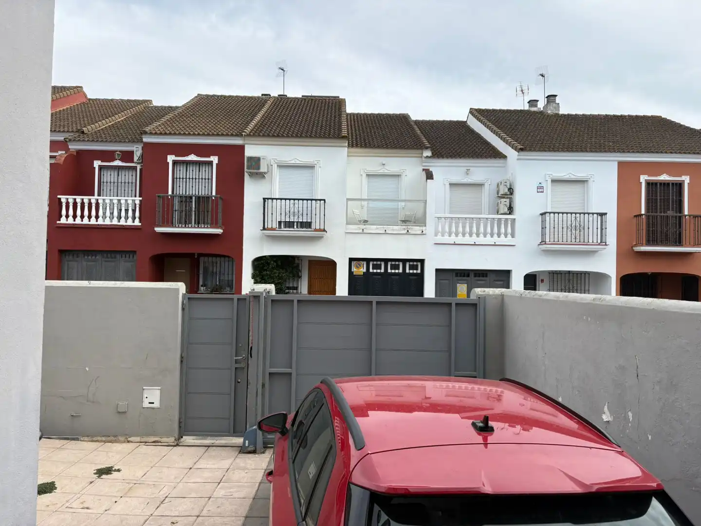 Exterior view of Houses for sale in Gines  with Air Conditioner, Private garden and Terrace