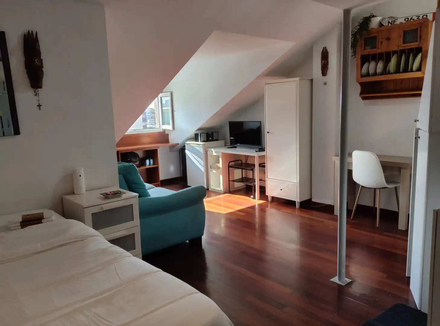 Sala d'estar de Estudi en venda en Santander amb Parquet i Moblat