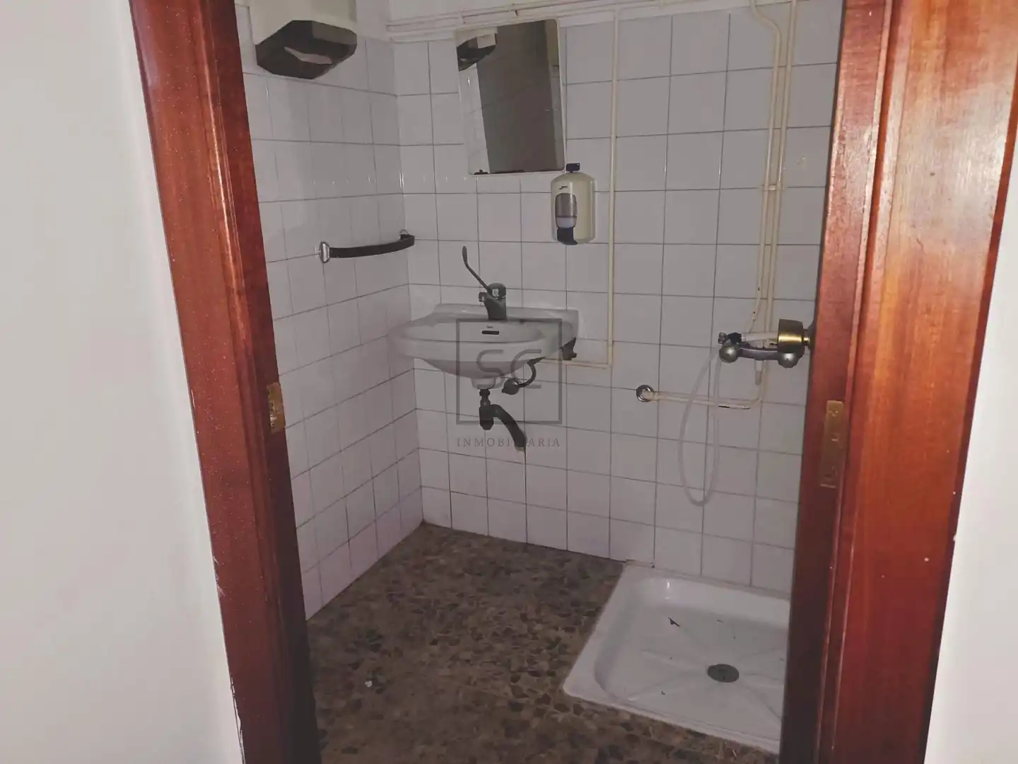 Badezimmer von Geschaftsraum zur Miete in Narón