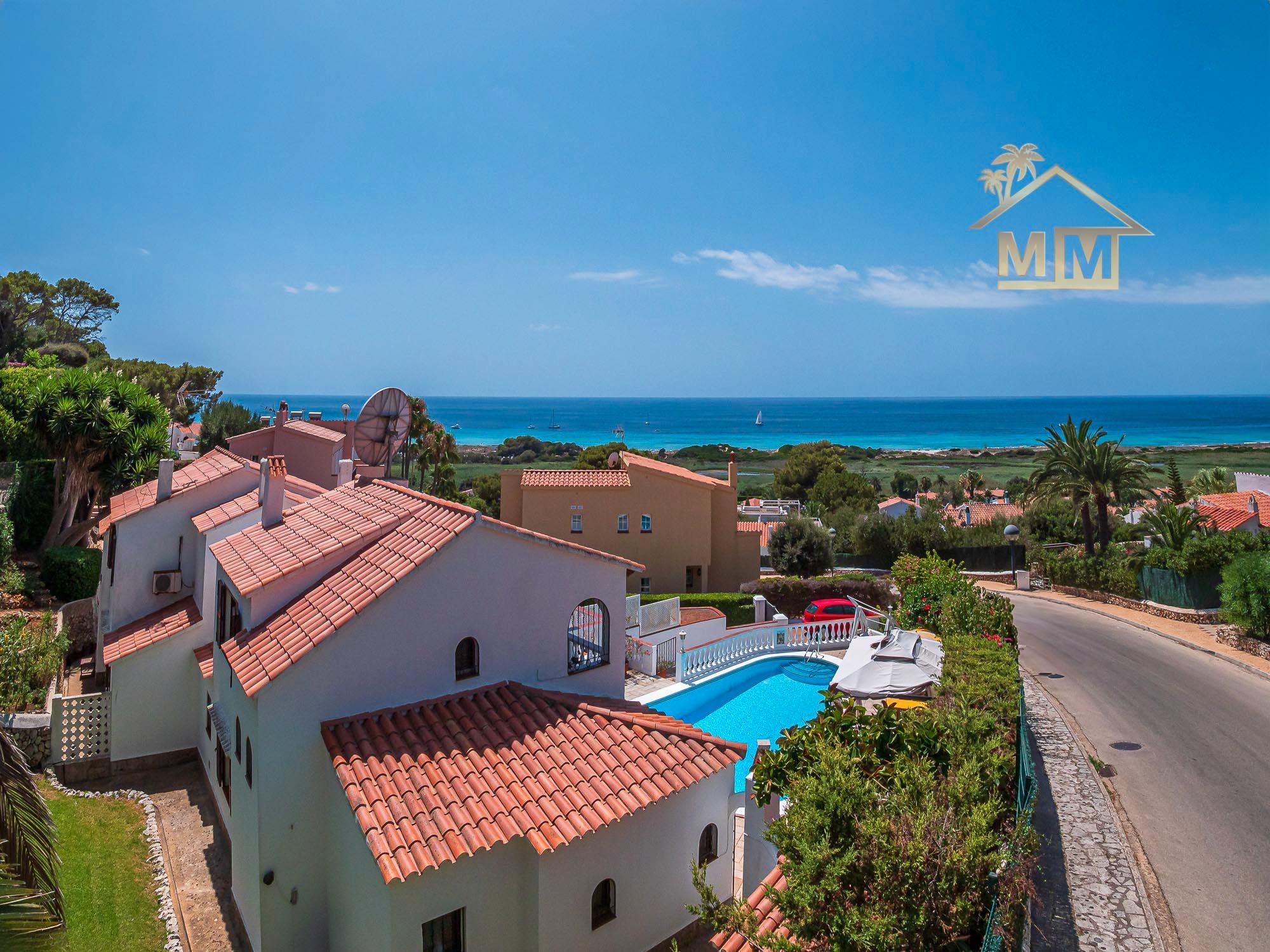 Vista exterior de Casa o xalet en venda en Alaior amb Jardí privat, Terrassa i Piscina