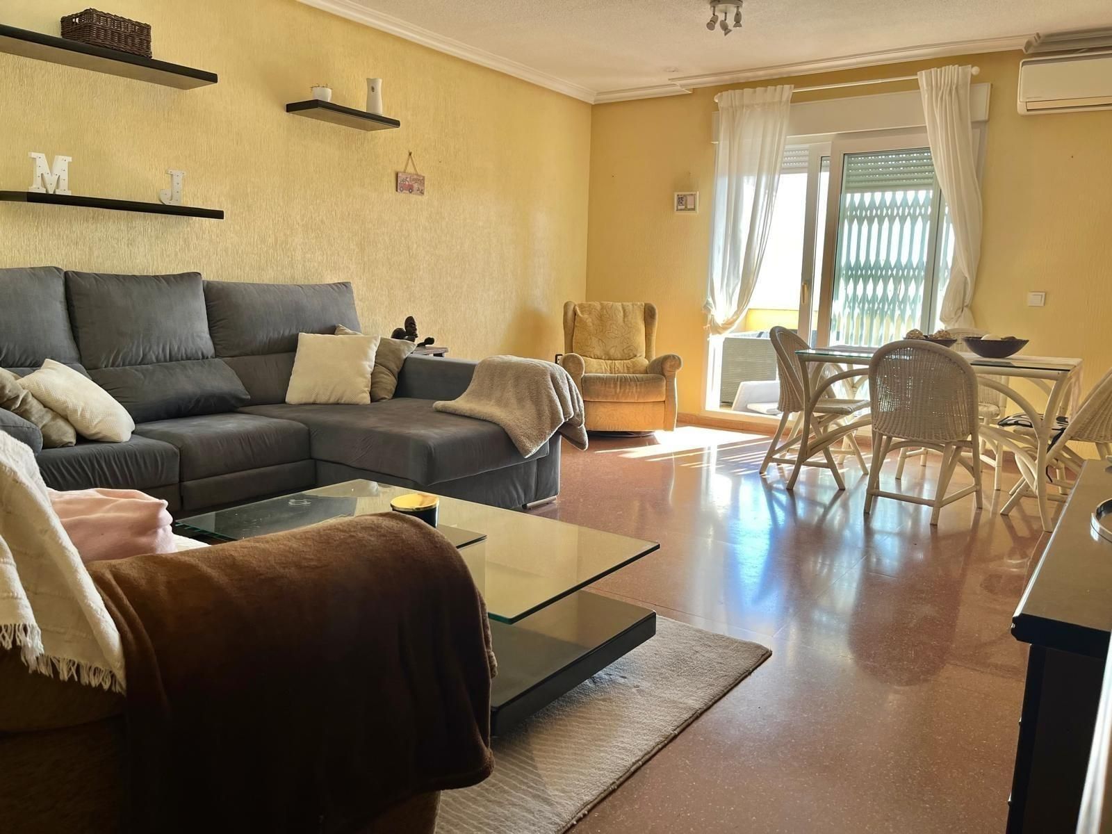 Sala d'estar de Àtic en venda en Torrevieja amb Aire condicionat, Terrassa i Traster