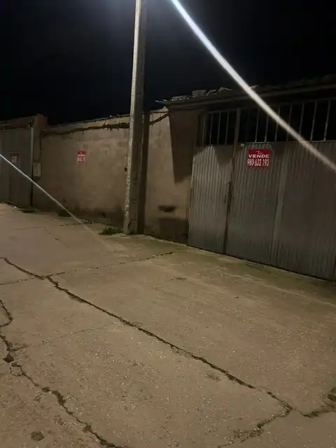 Aparcament de Nau industrial en venda en Burganes de Valverde