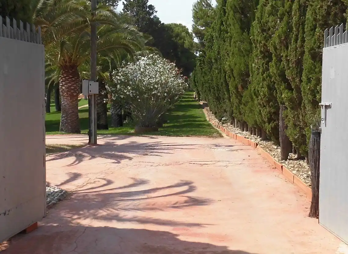 Vista exterior de Casa o xalet en venda en Alcalà de Xivert amb Calefacció, Jardí privat i Piscina