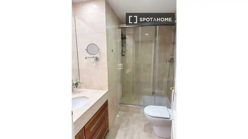 Baño de Apartamento para compartir en Valencia con Aire acondicionado, Calefacción y Terraza