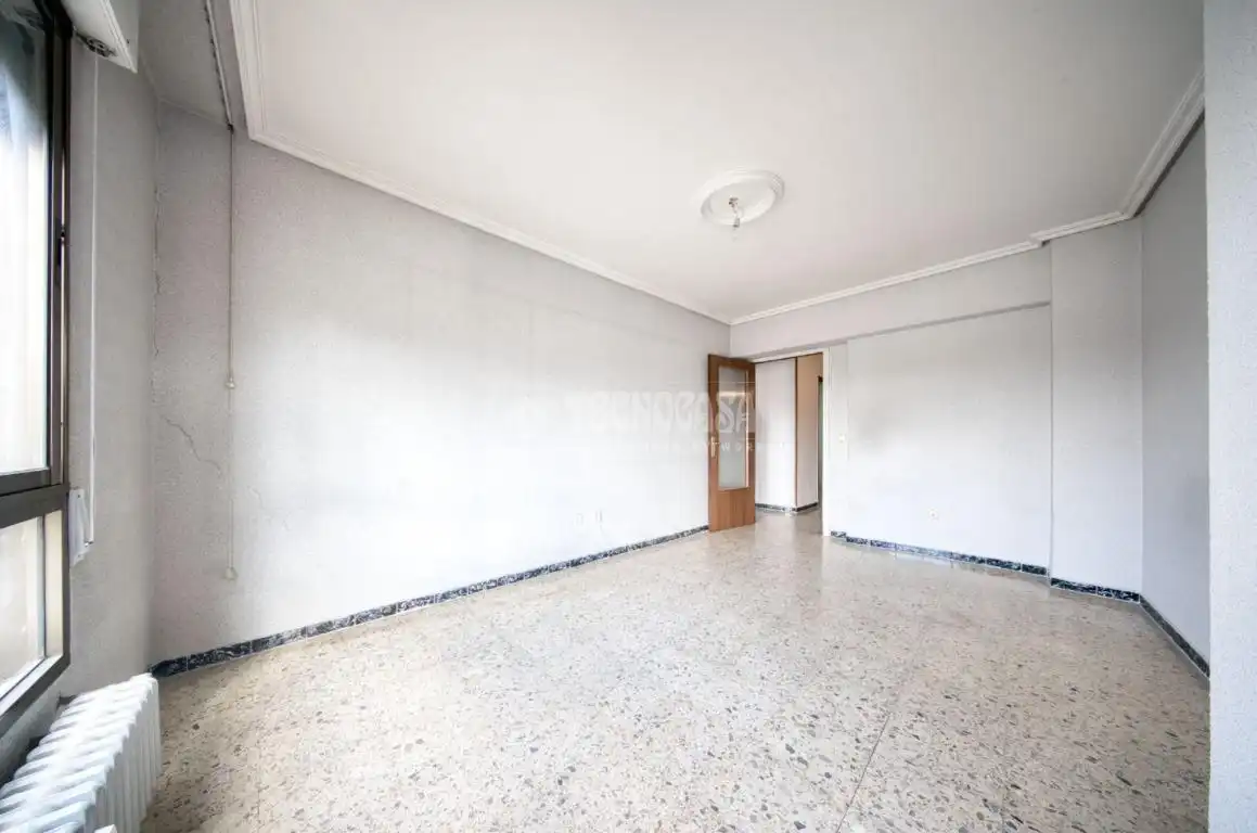 Habitación de Piso en venta en Valladolid con Calefacción