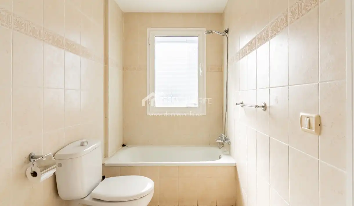 Baño de Casa o chalet de alquiler en Adeje con Terraza, Amueblado y Horno