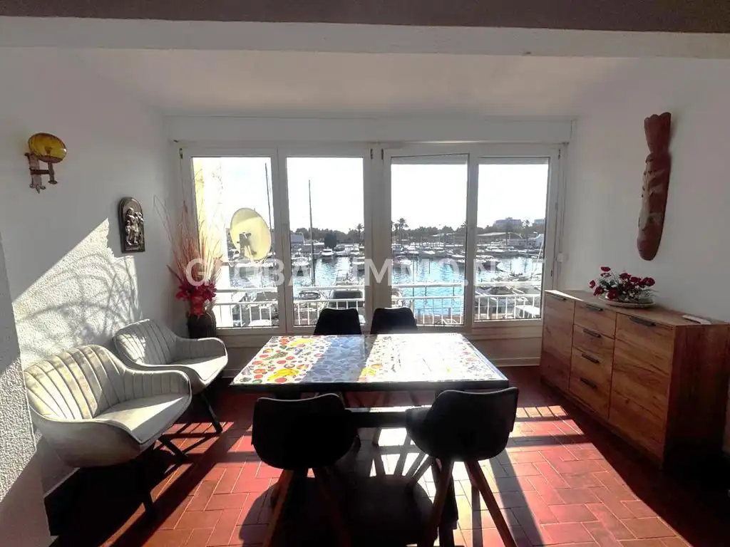 Wohnung zum Verkauf in Empuriabrava mit Möbliert