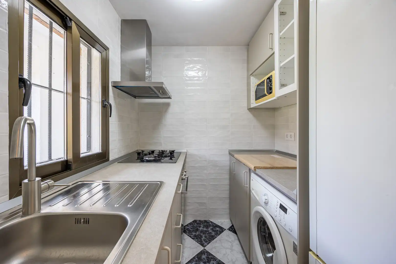 Cuina de Apartament en venda en La Nucia amb Traster i Moblat