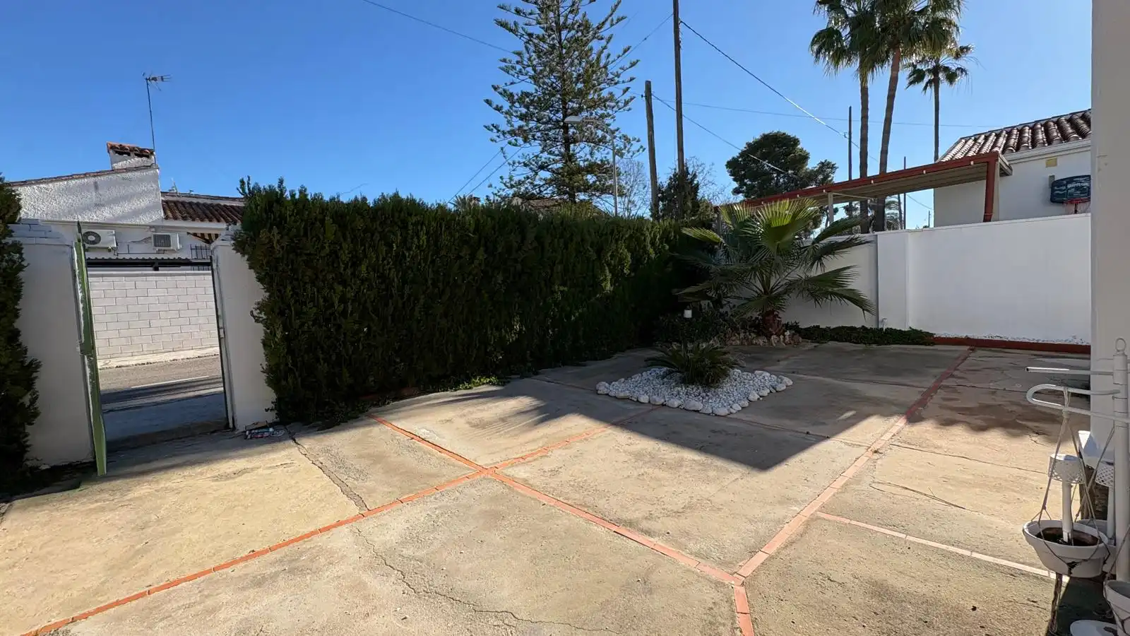 Exterior view of Houses for sale in L'Eliana  with Air Conditioner, Terrace and Storage room