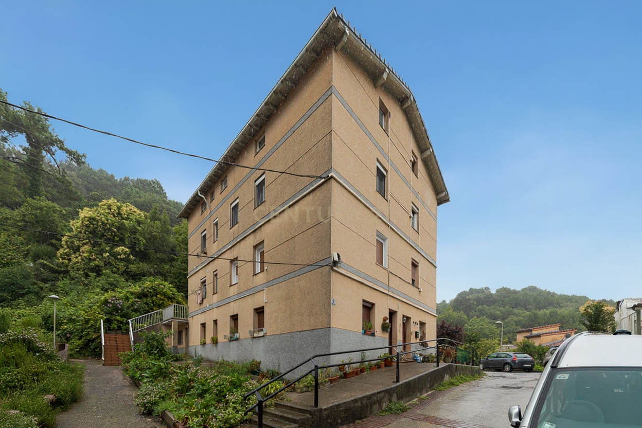Vista exterior de Piso en venta en Pasaia con Microondas y TV