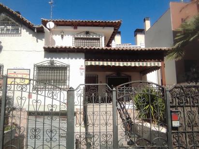 Exterior view of House or chalet for sale in Yuncos  with Air Conditioner, Heating and Private garden