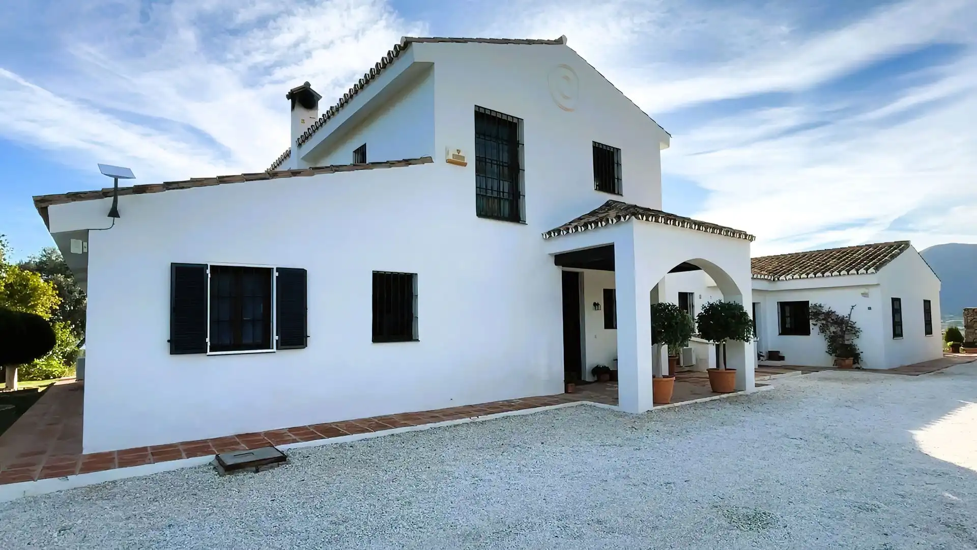 Vista exterior de Finca rústica en venda en Mijas amb Aire condicionat, Traster i Piscina