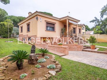 Casa amb piscina en venda a Oromana