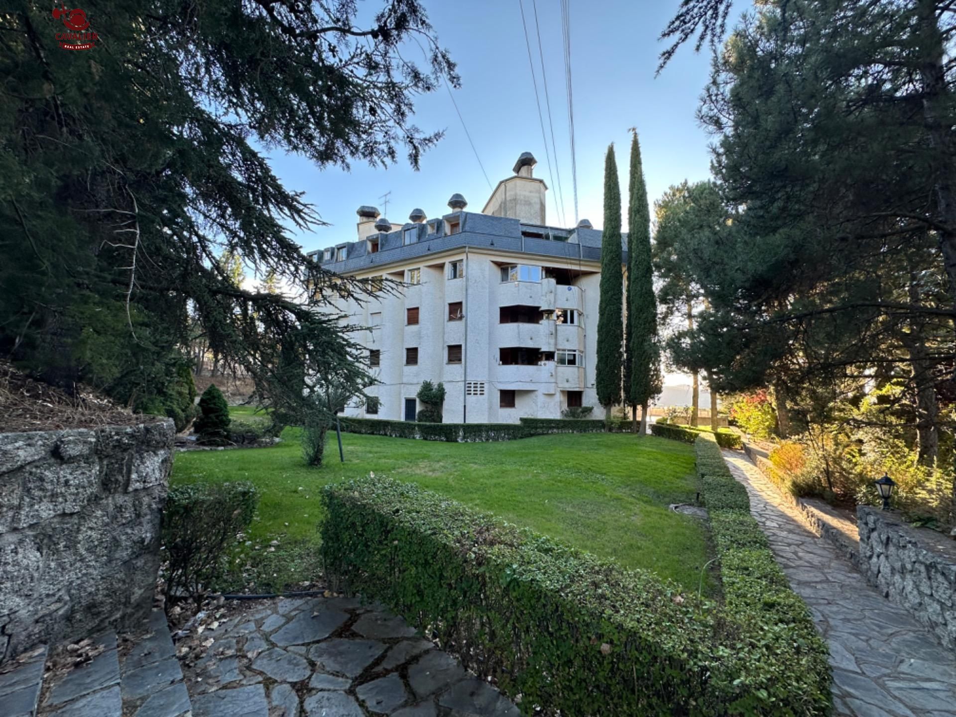 Vista exterior de Piso en venta en El Espinar con Calefacción, Jardín privado y Terraza