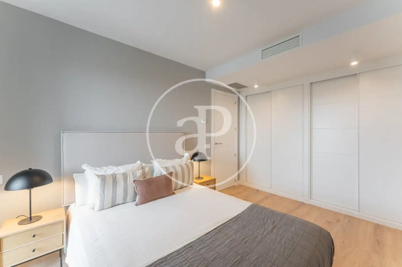 Schlafzimmer von Wohnung zur Miete in Madrid mit Klimaanlage, Heizung und Privatgarten