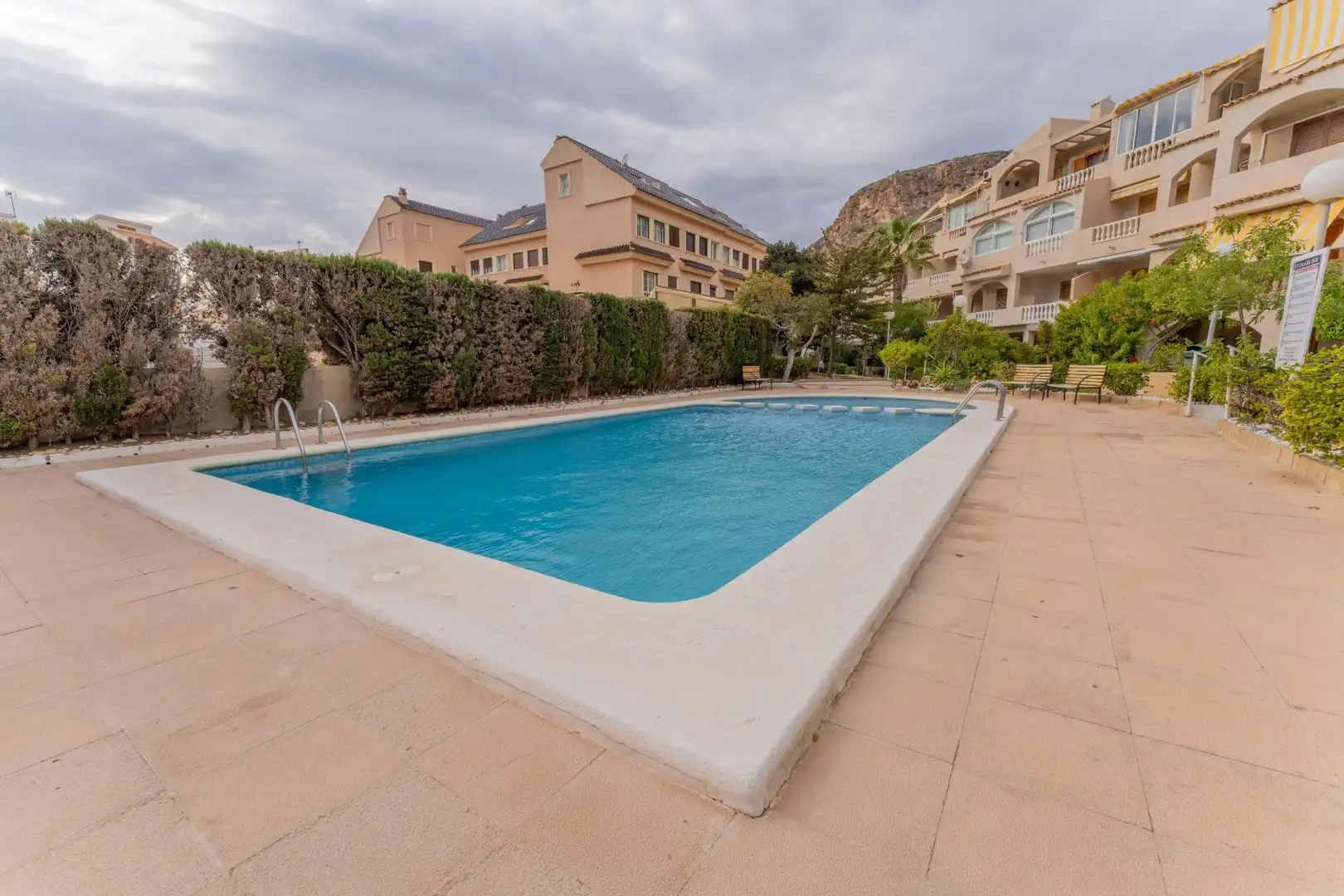Piscina de Pis en venda en Santa Pola amb Jardí privat, Terrassa i Balcó