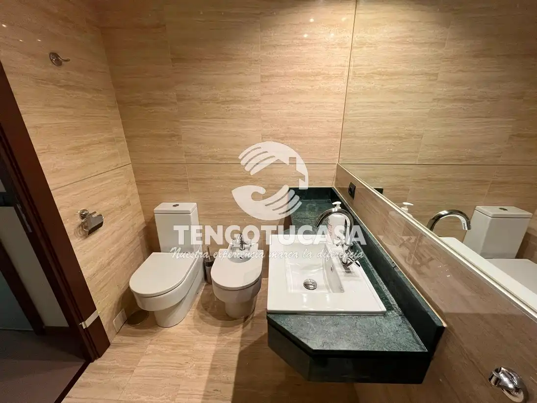 Bathroom of Flat for rent in Madrid  with Air Conditioner