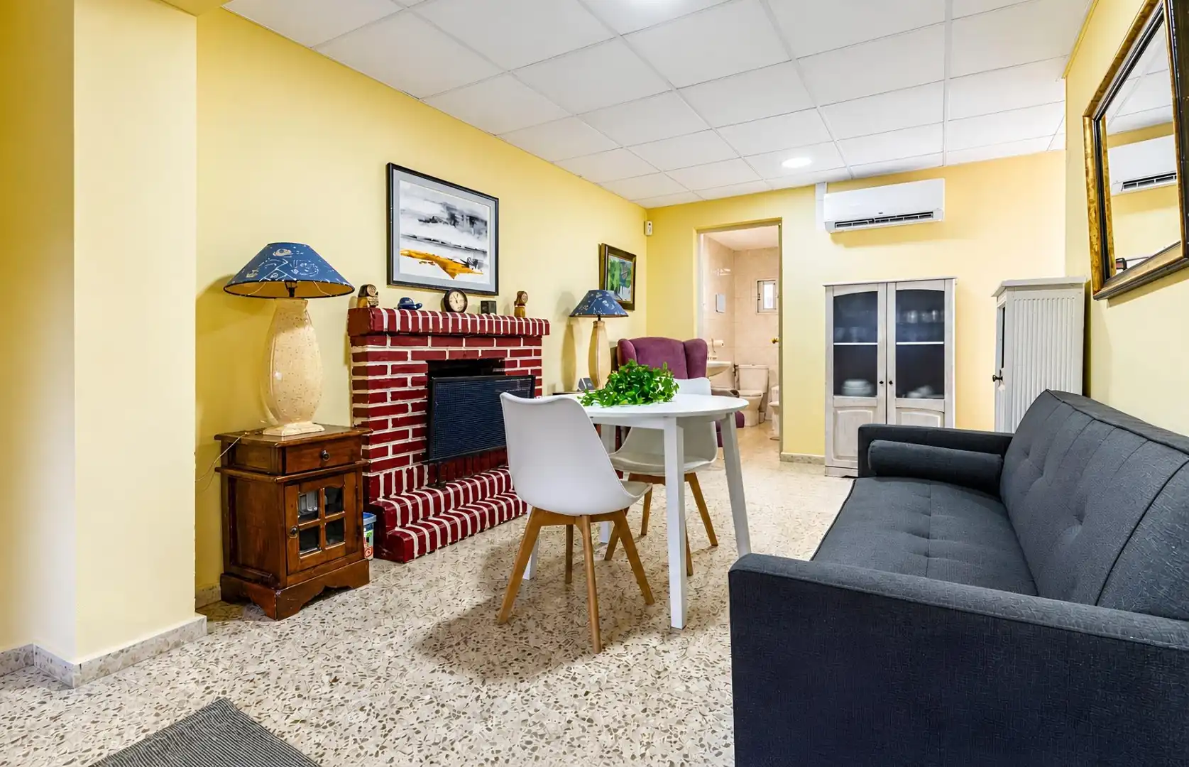 Sala d'estar de Casa o xalet en venda en Chiclana de la Frontera amb Aire condicionat, Jardí privat i Terrassa