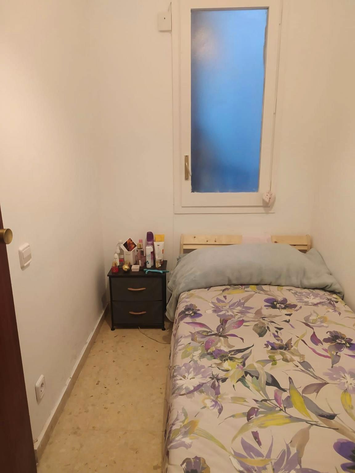 Bedroom of Flat to share in  Barcelona Capital  with Heating, Furnished and Washing machine