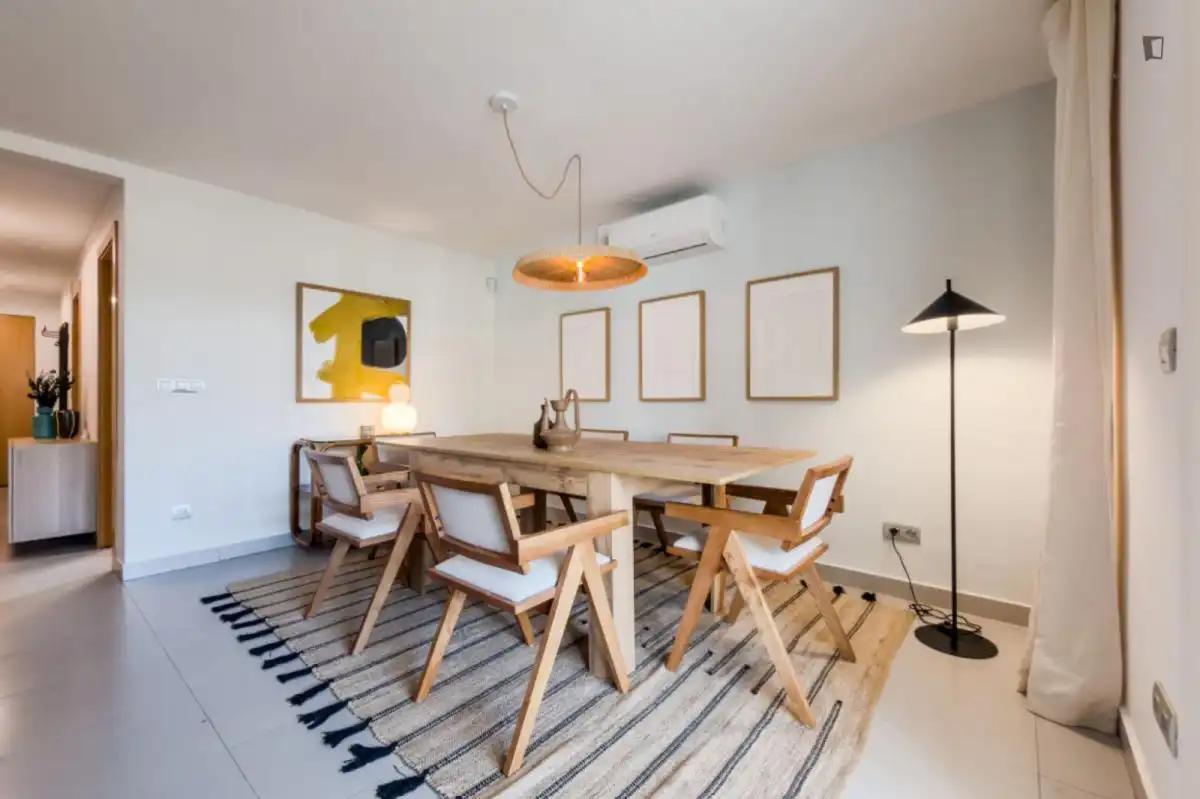 Comedor de Apartamento de alquiler en Barcelona con Aire acondicionado, Calefacción y Amueblado