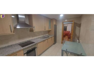 Appartamento con ascensore in affitto a Calle GALICIA 25