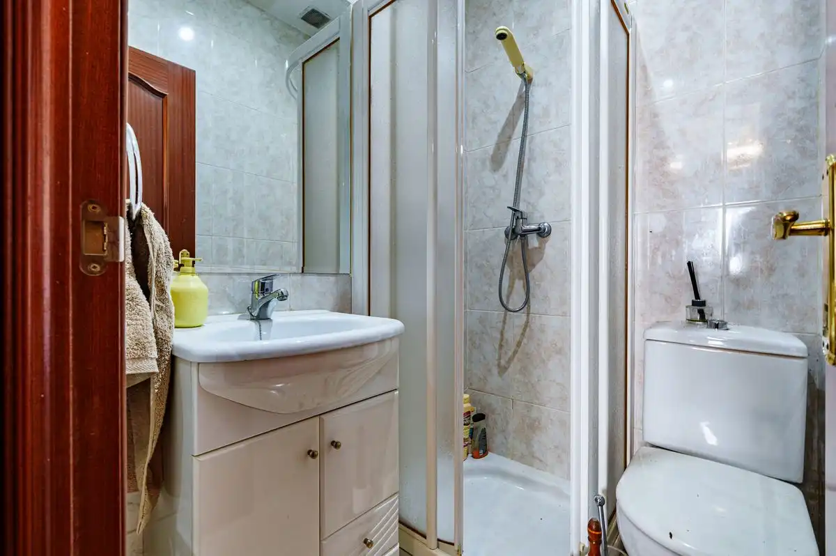 Baño de Casa adosada en venta en Alcalá de Henares con Aire acondicionado, Calefacción y Jardín privado