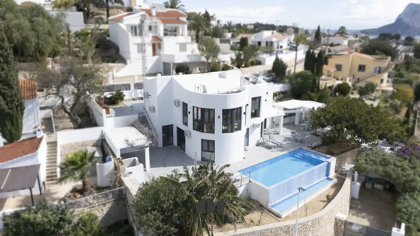 Villa con piscina in vendita a Benicolada - Las Adelfas