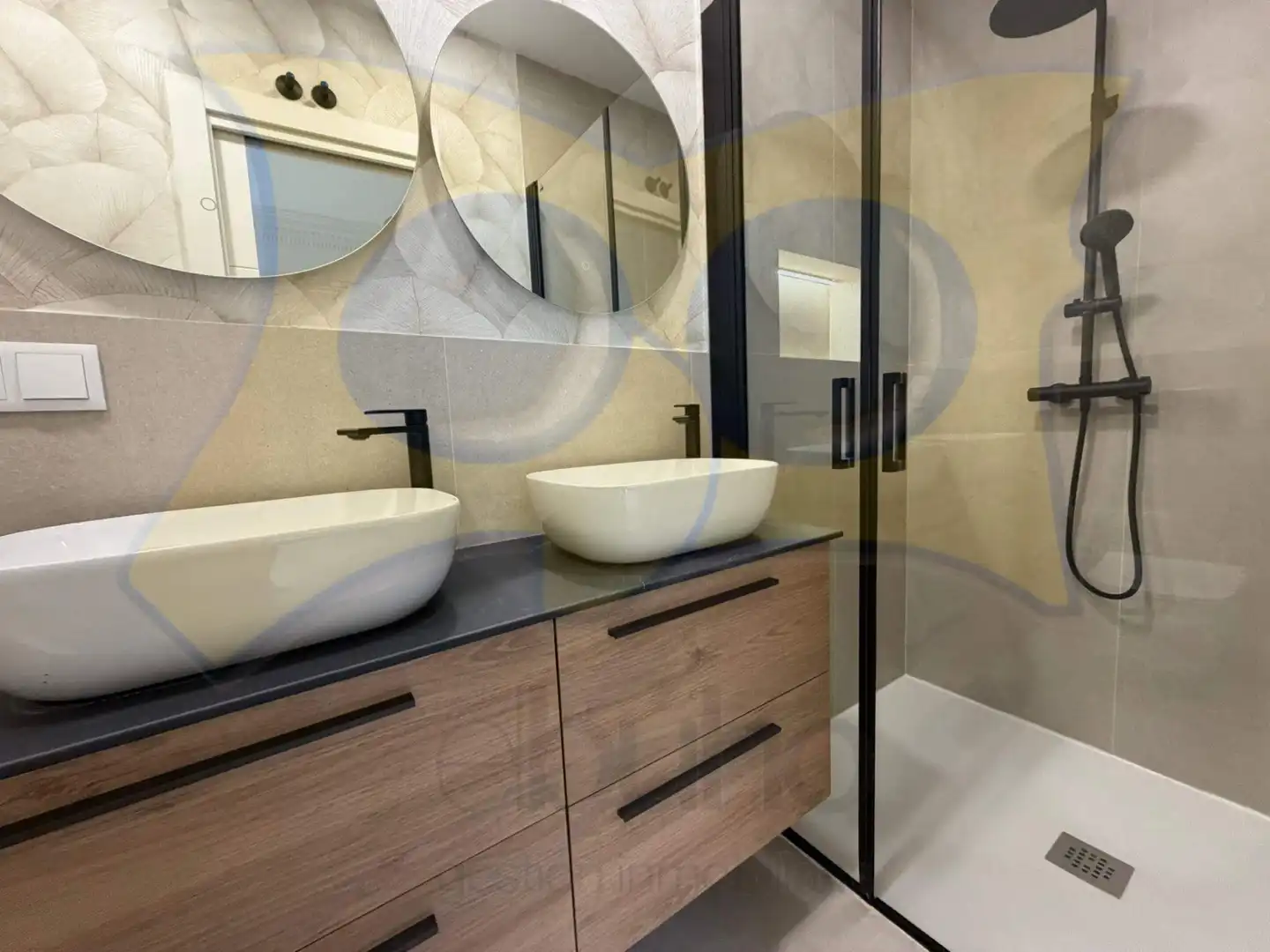 Baño de Piso de alquiler en Salamanca con Calefacción, Parquet y Horno