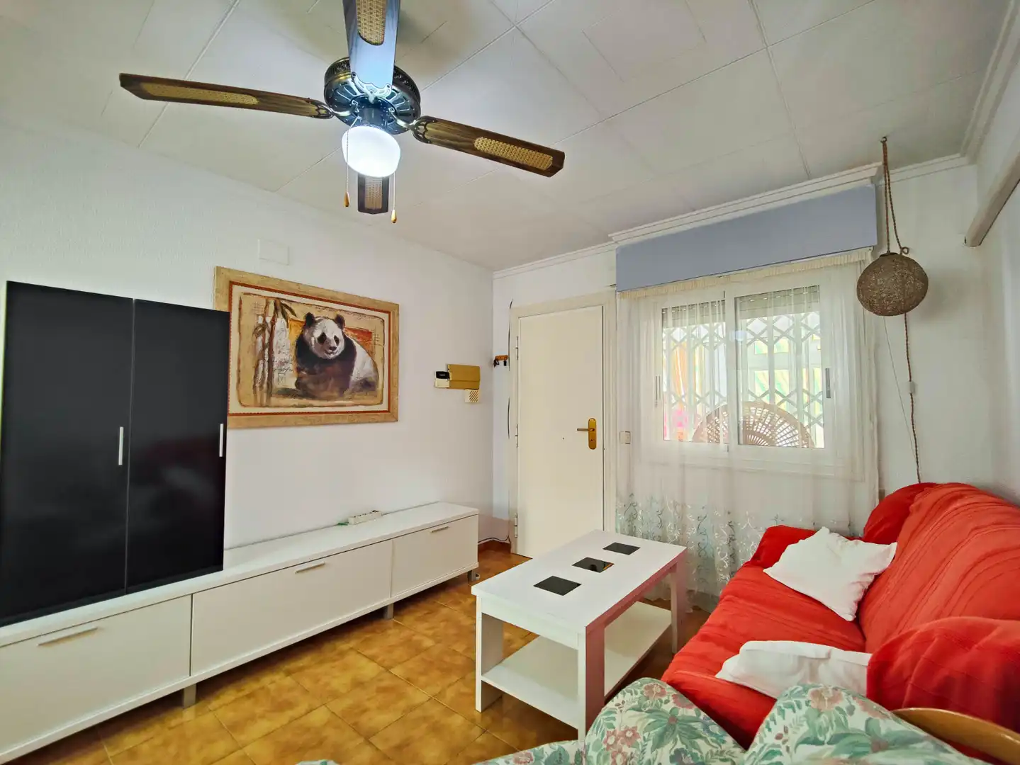 Sala de estar de Casa adosada de alquiler en Torrevieja con Aire acondicionado, Jardín privado y Terraza