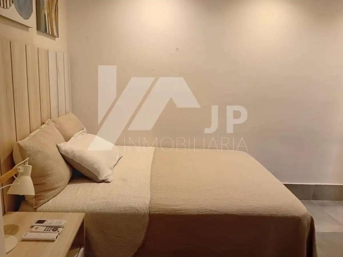 Bedroom of Flat for rent in Granada  with Air Conditioner, Heating and Parquet flooring