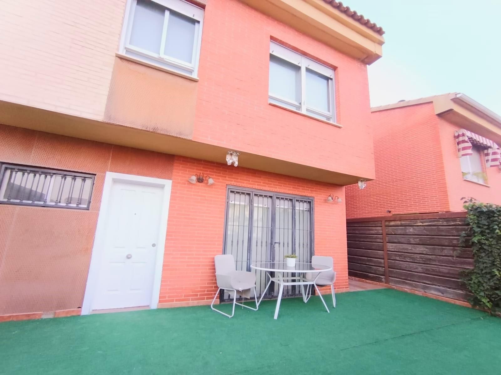 Vista exterior de Casa adosada en venda en Molina de Segura amb Aire condicionat, Jardí privat i Terrassa